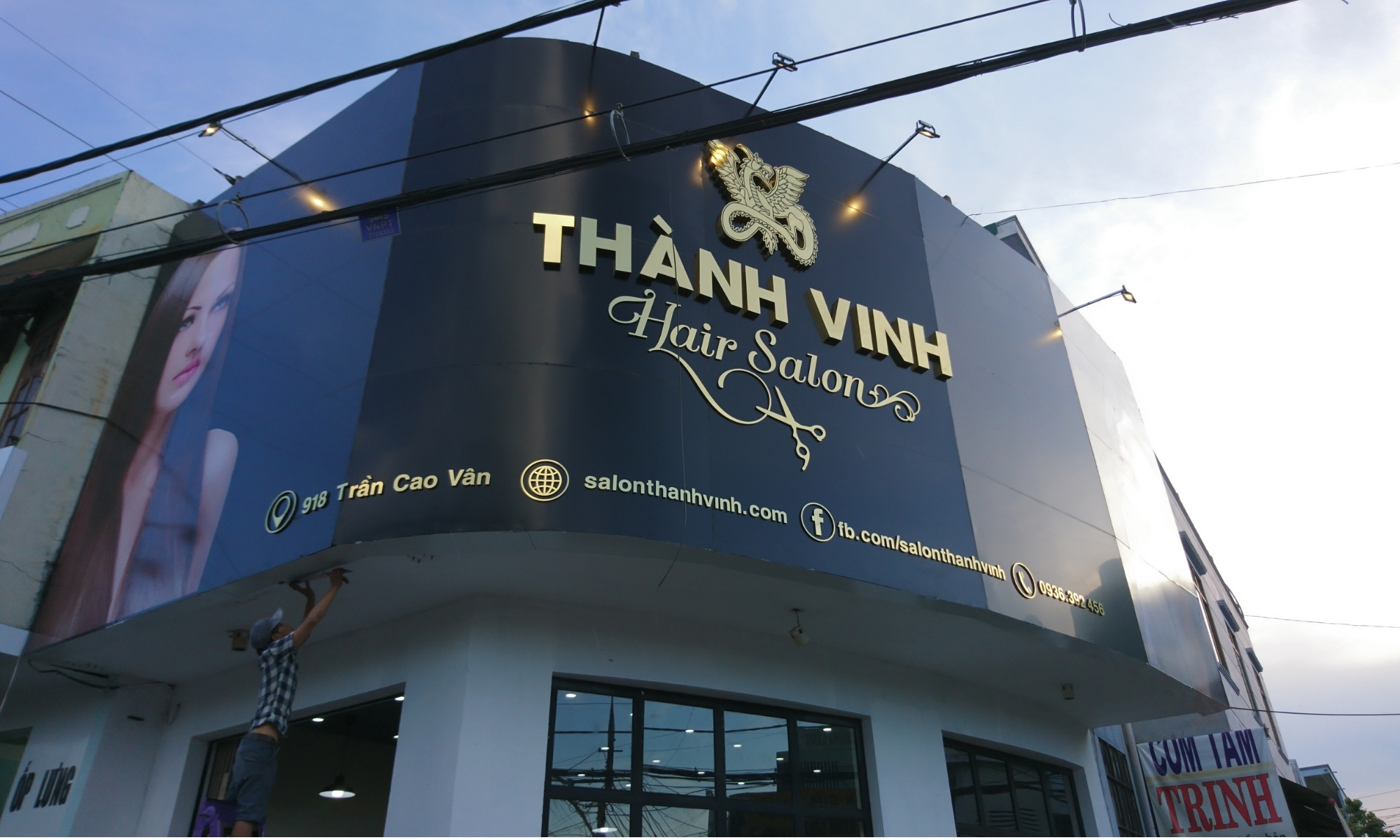 Bảng hiệu alu chữ nổi Thành Vinh Hair Salon, Trần Cao Vân