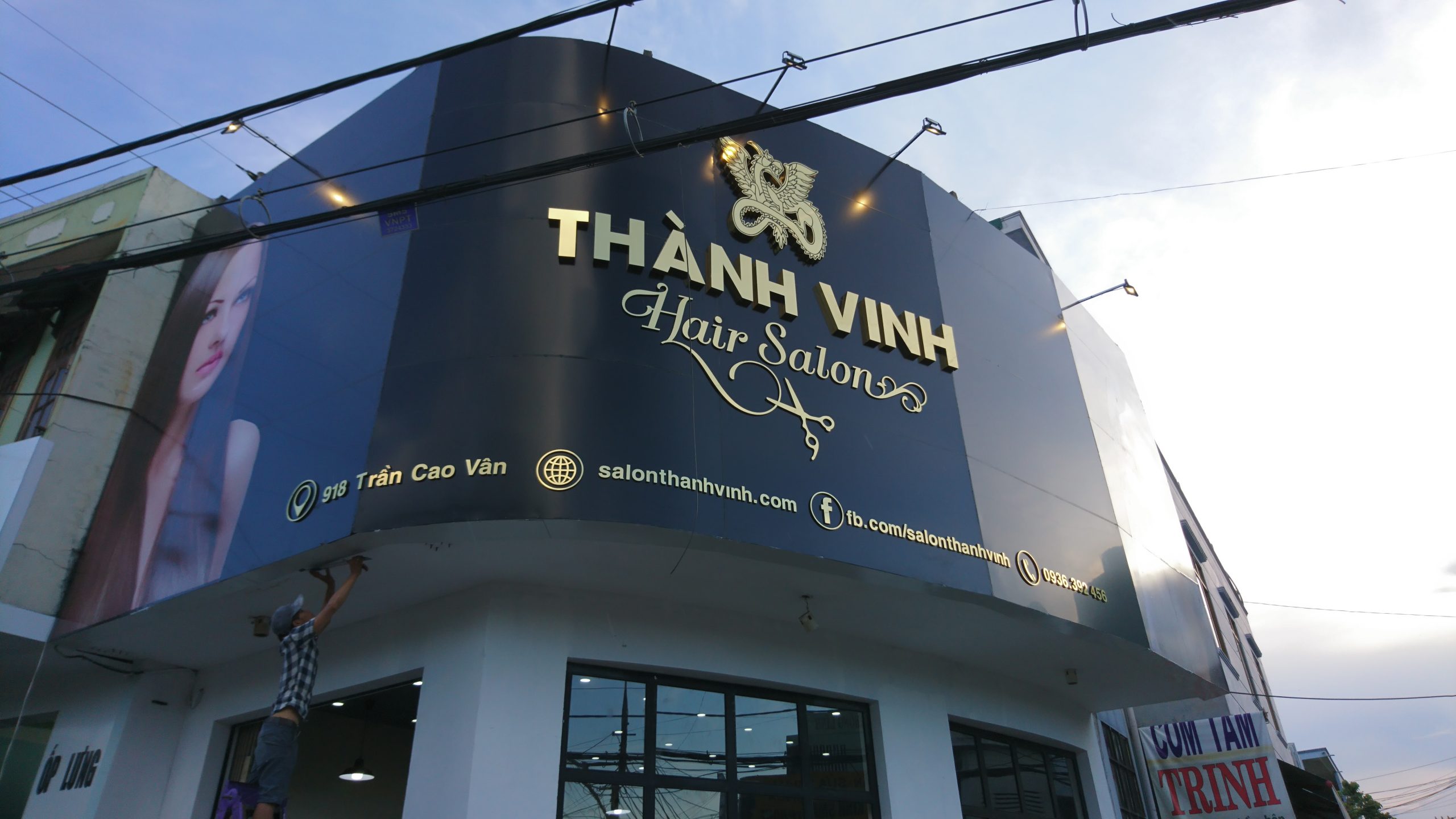 Bảng hiệu Thành Vinh Salon Tóc tại 918 Trần Cao Vân