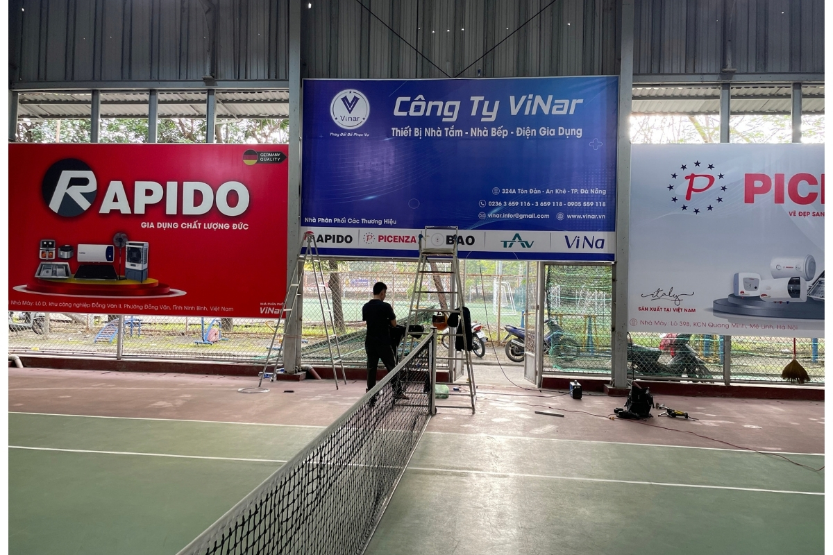Căng bạt hiflex quảng cáo Rapido, ViNar tại sân thể thao Đà Nẵng