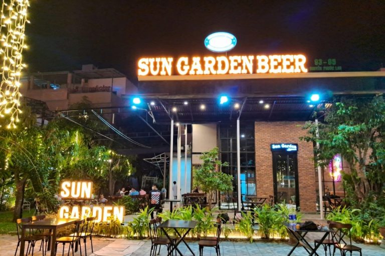 Chữ nổi đèn LED Sun Garden Beer sáng về đêm tại Đà Nẵng
