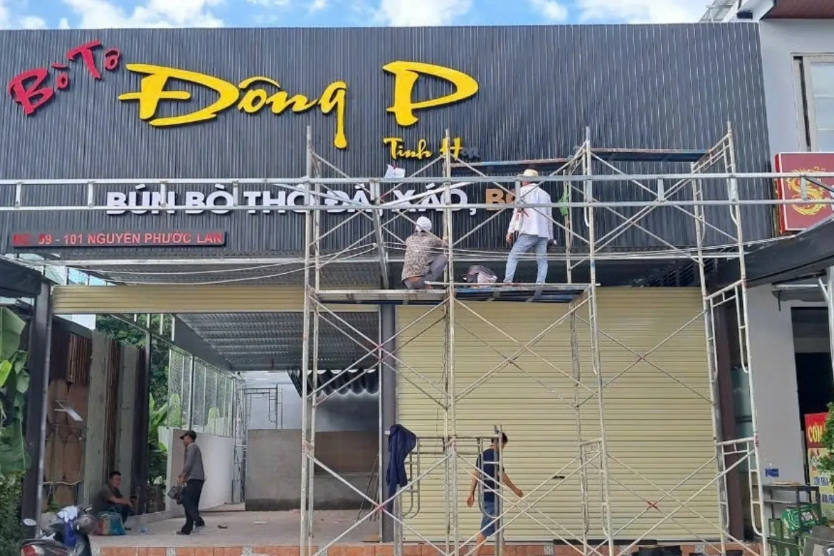 Bảng hiệu alu chữ nổi Đông Phương đường Phạm Tứ Cẩm Lệ Đà Nẵng