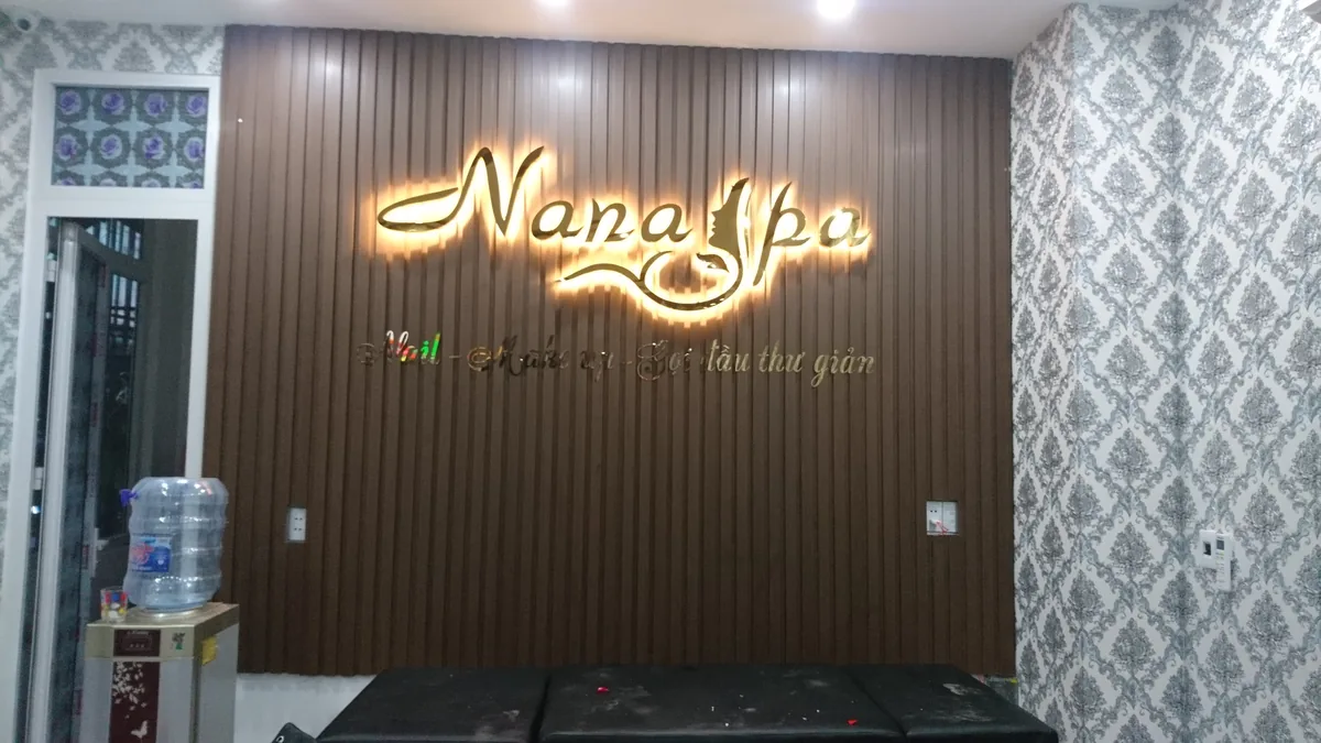 Chữ inox đèn hắt Nana Spa Thanh Khê Đà Nẵng